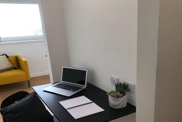 1 bed studio, The Midway, Basford, Newcastle under Lyme, ST51LD - Image 2